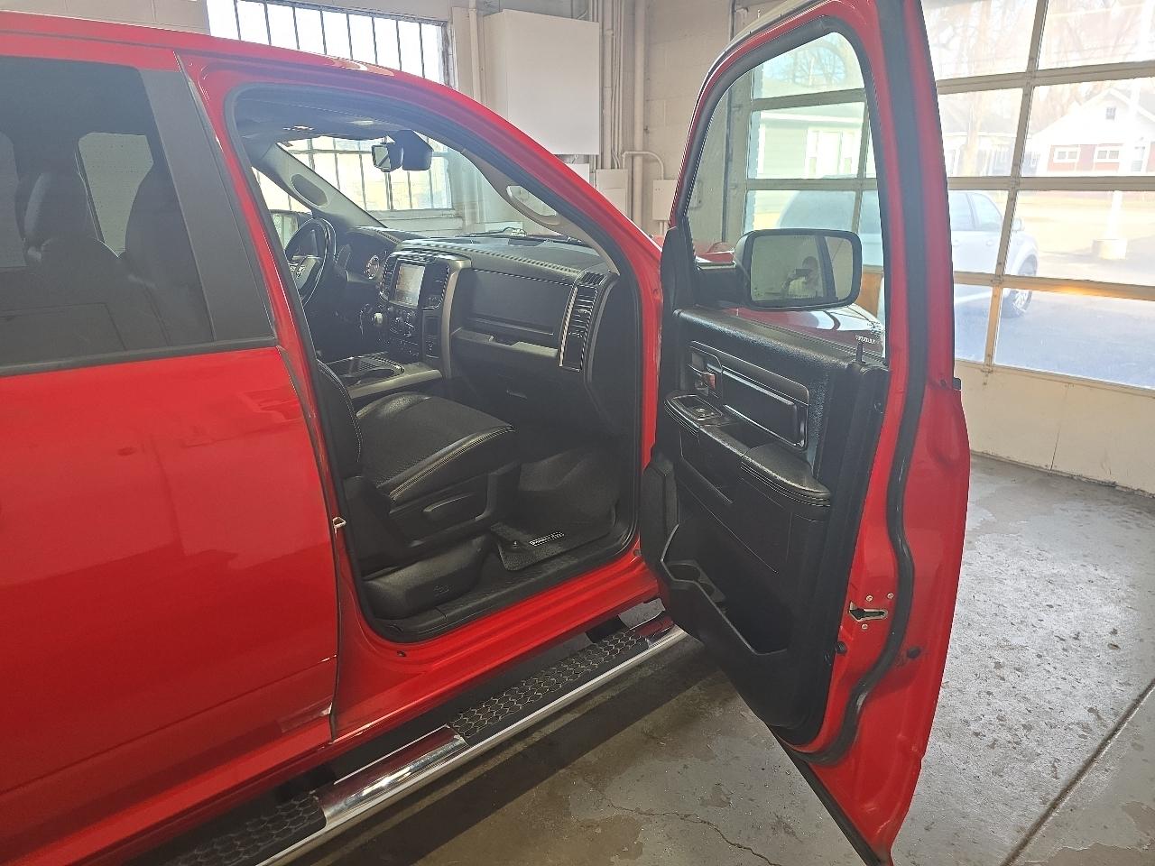 RAM 1500 4WD Quad Cab 140.5" Sport 2015