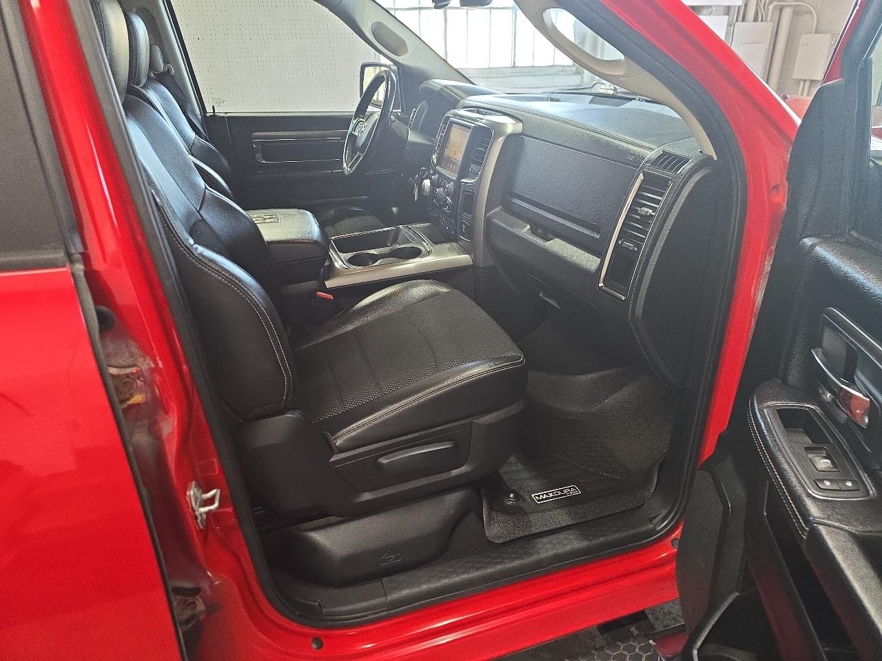 RAM 1500 4WD Quad Cab 140.5" Sport 2015