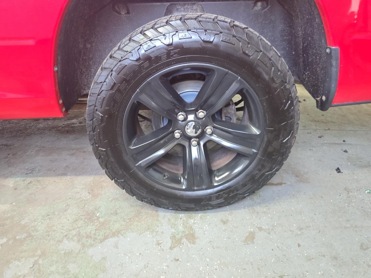 RAM 1500 4WD Quad Cab 140.5" Sport 2015