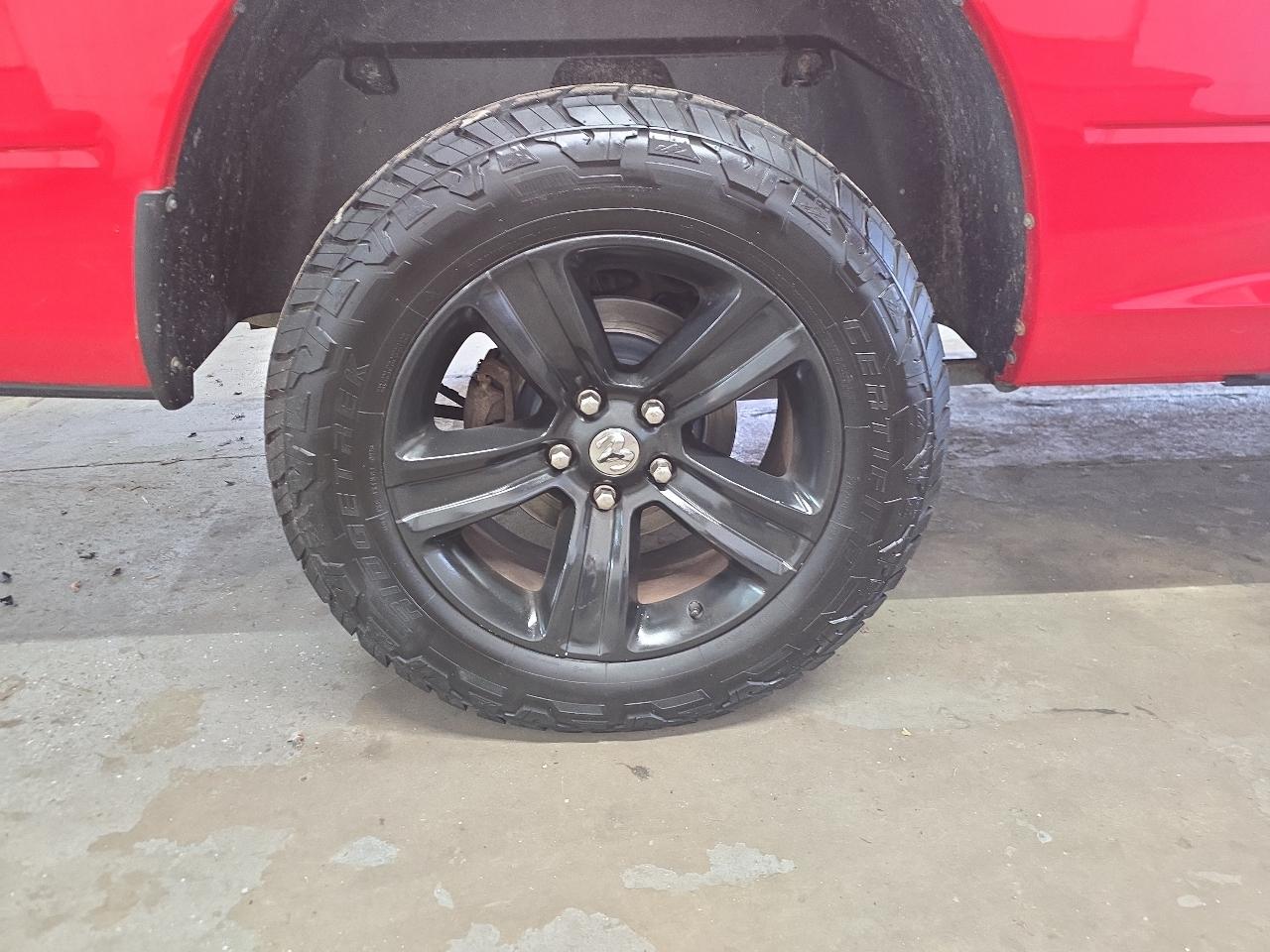 RAM 1500 4WD Quad Cab 140.5" Sport 2015