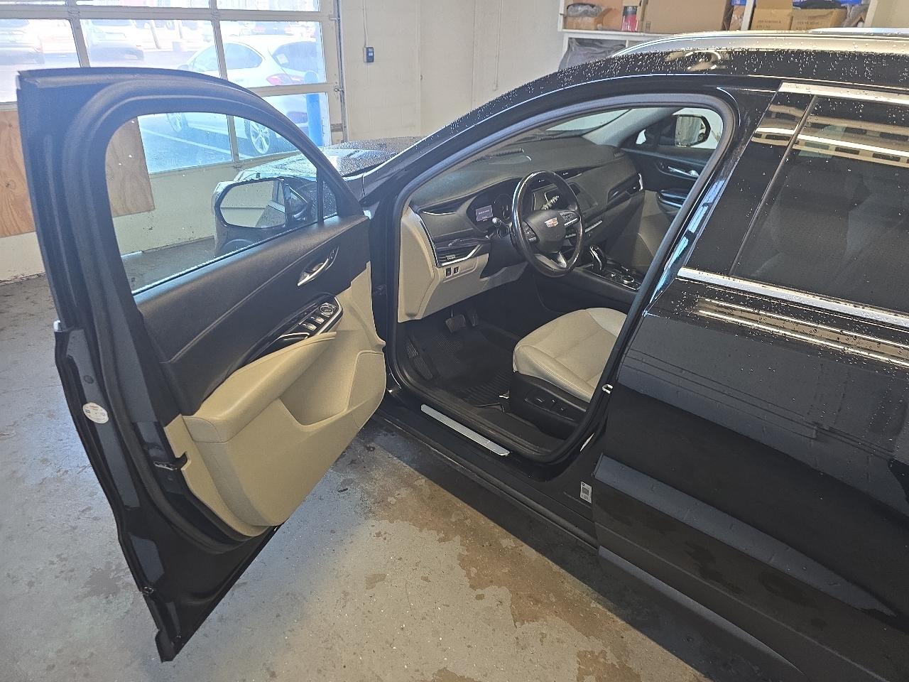 Cadillac XT4 AWD 4dr Luxury 2021