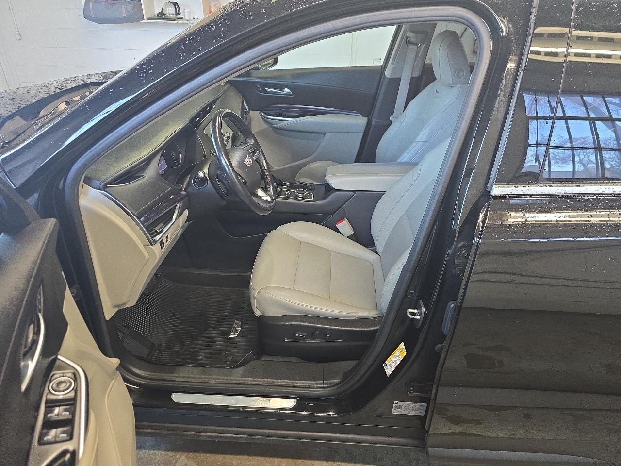 Cadillac XT4 AWD 4dr Luxury 2021