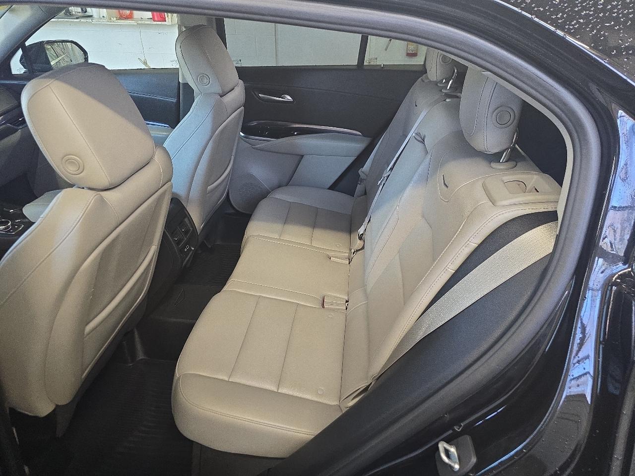 Cadillac XT4 AWD 4dr Luxury 2021