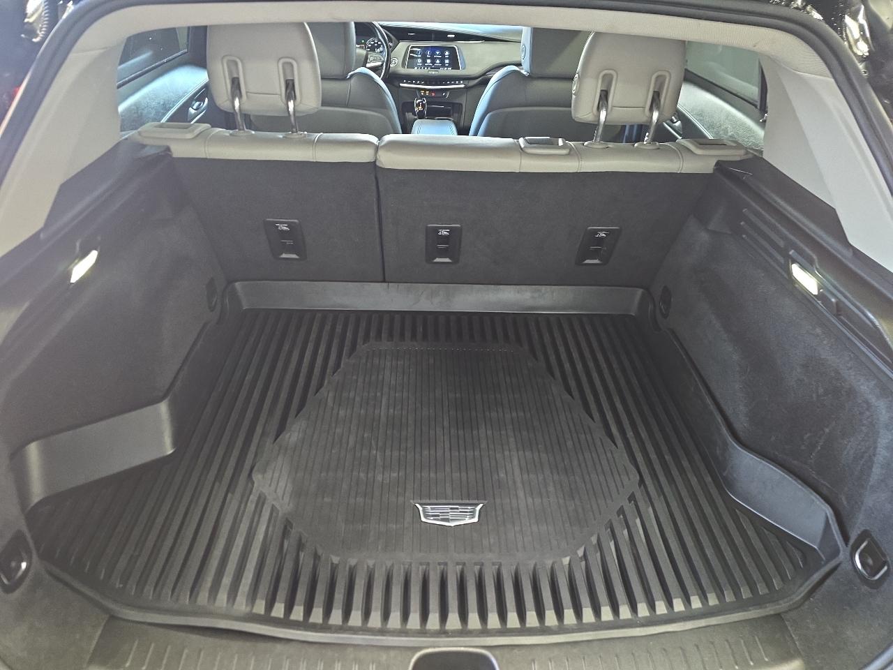 Cadillac XT4 AWD 4dr Luxury 2021