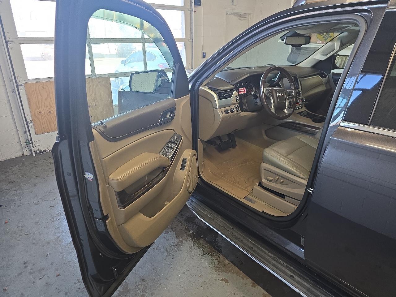 GMC Yukon 4WD 4dr SLT 2016