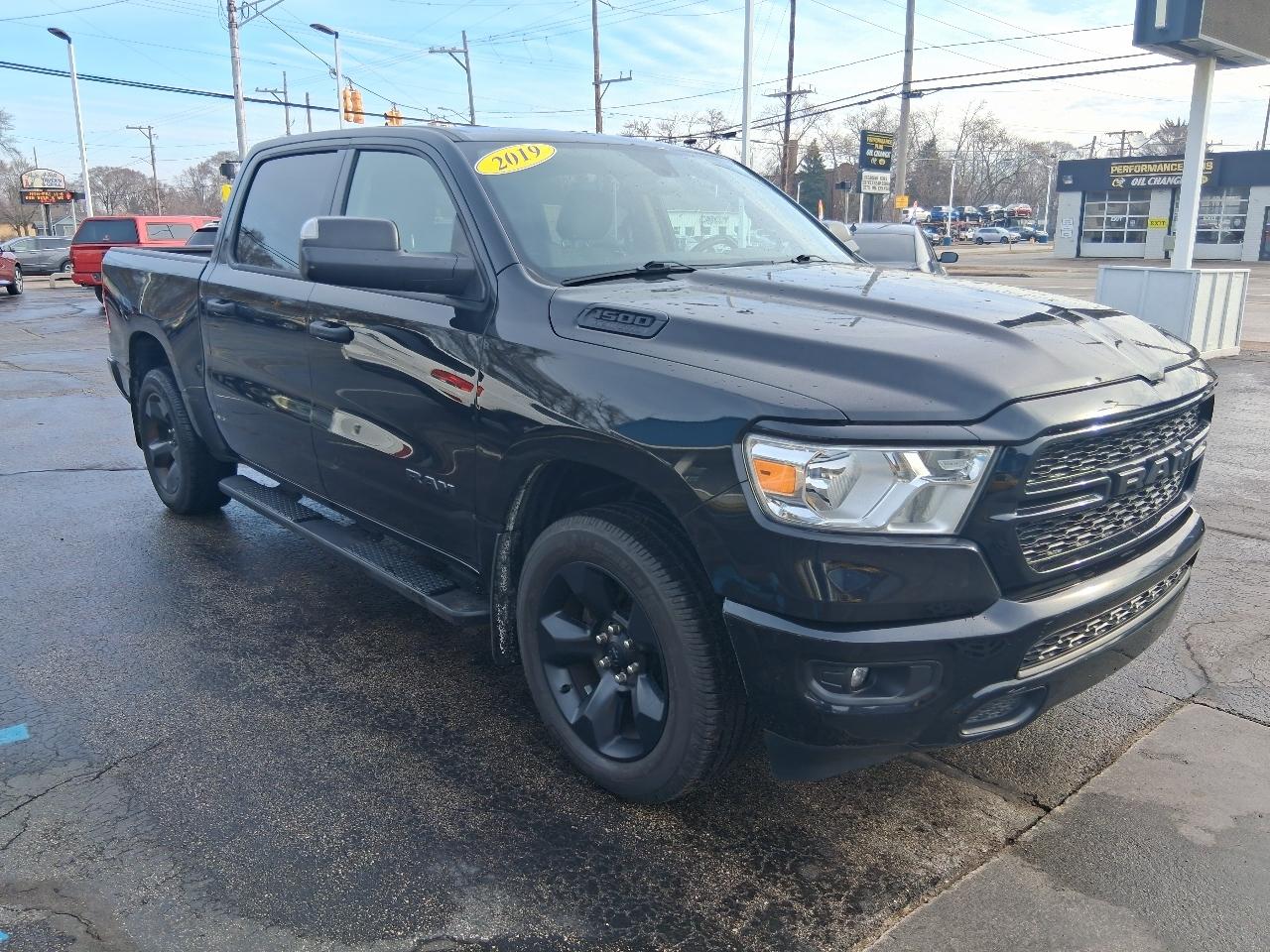 RAM 1500 Tradesman 4x4 Crew Cab 5'7" Box 2019