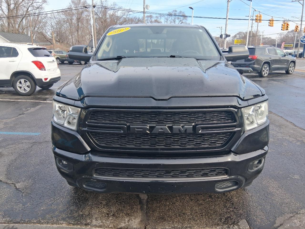 RAM 1500 Tradesman 4x4 Crew Cab 5'7" Box 2019