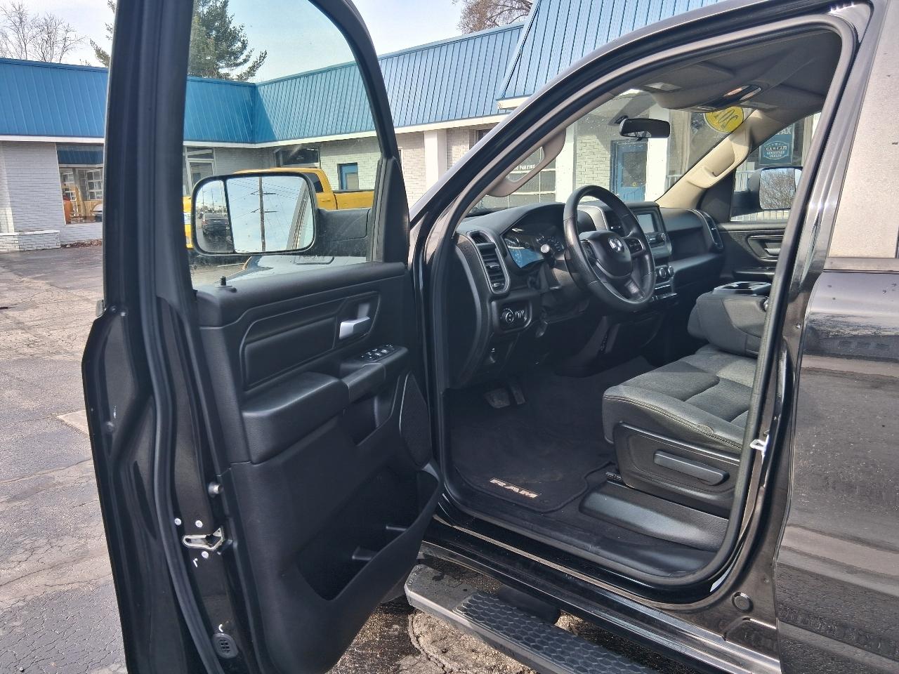 RAM 1500 Tradesman 4x4 Crew Cab 5'7" Box 2019