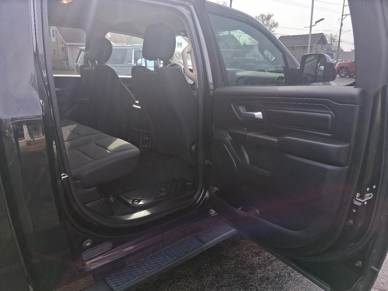 RAM 1500 Tradesman 4x4 Crew Cab 5'7" Box 2019