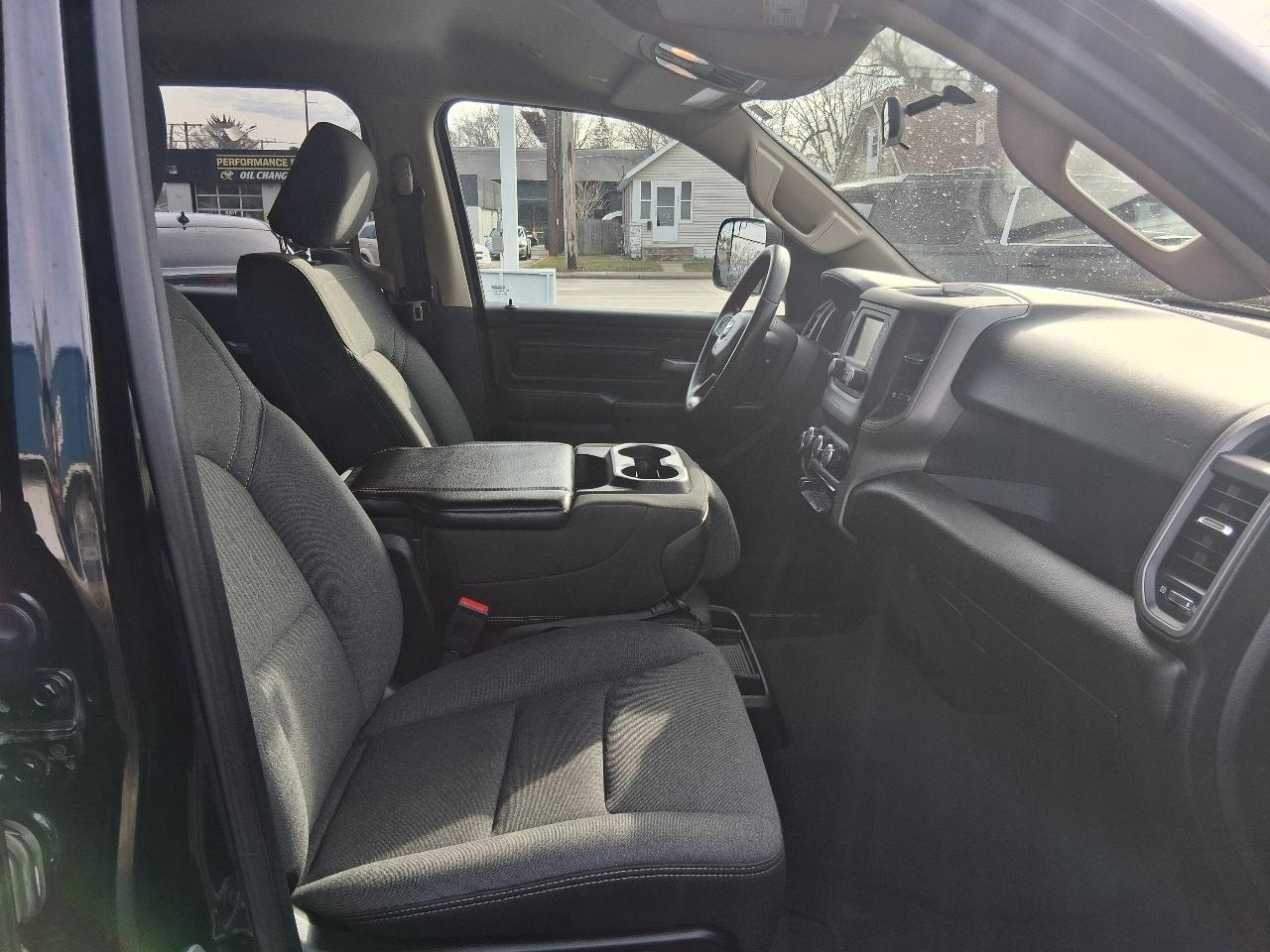 RAM 1500 Tradesman 4x4 Crew Cab 5'7" Box 2019