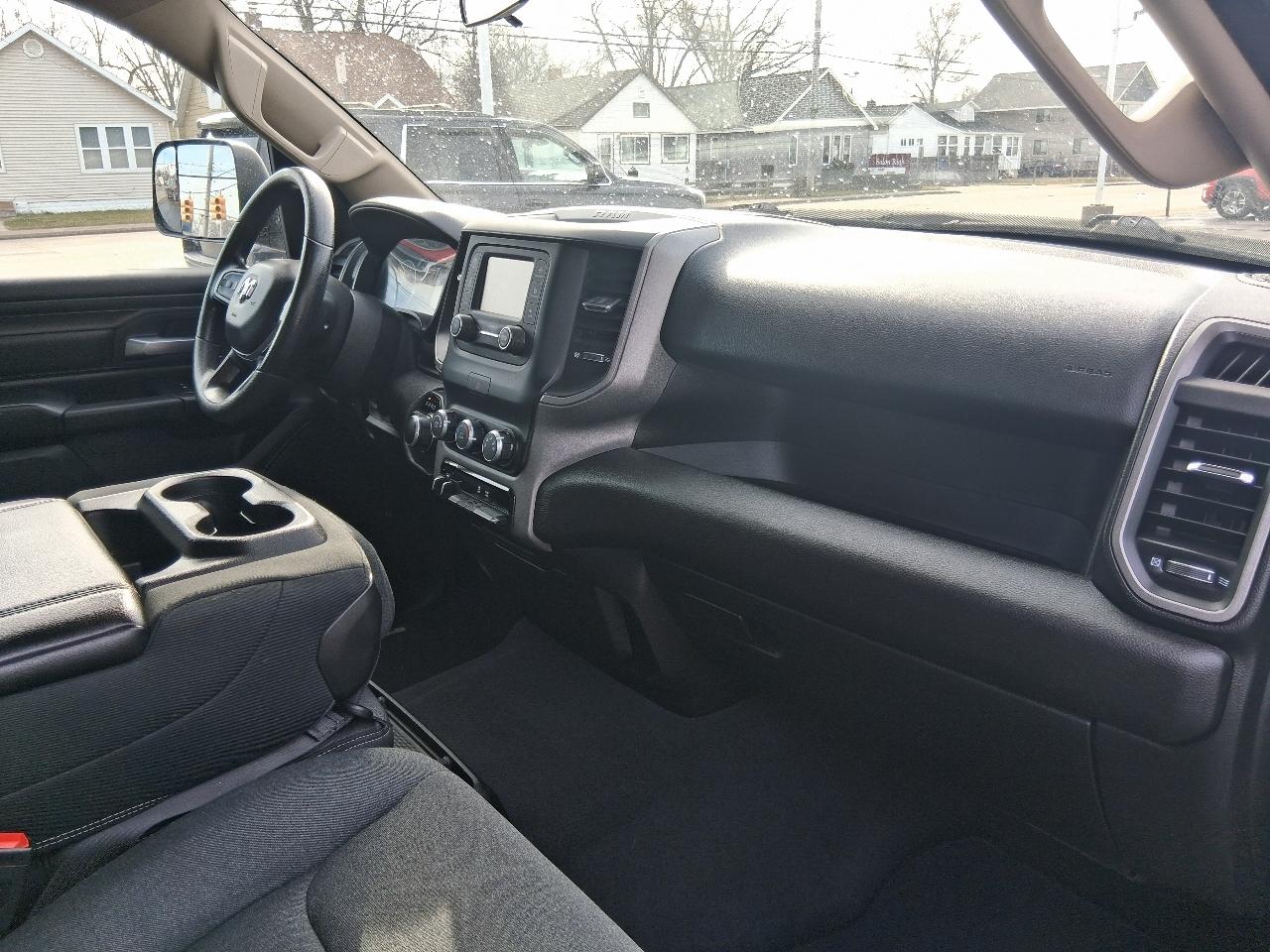 RAM 1500 Tradesman 4x4 Crew Cab 5'7" Box 2019