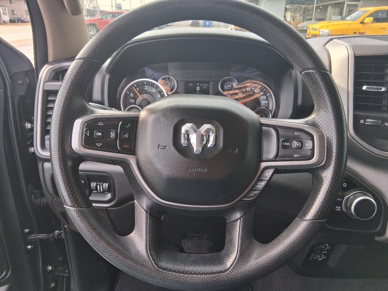 RAM 1500 Tradesman 4x4 Crew Cab 5'7" Box 2019