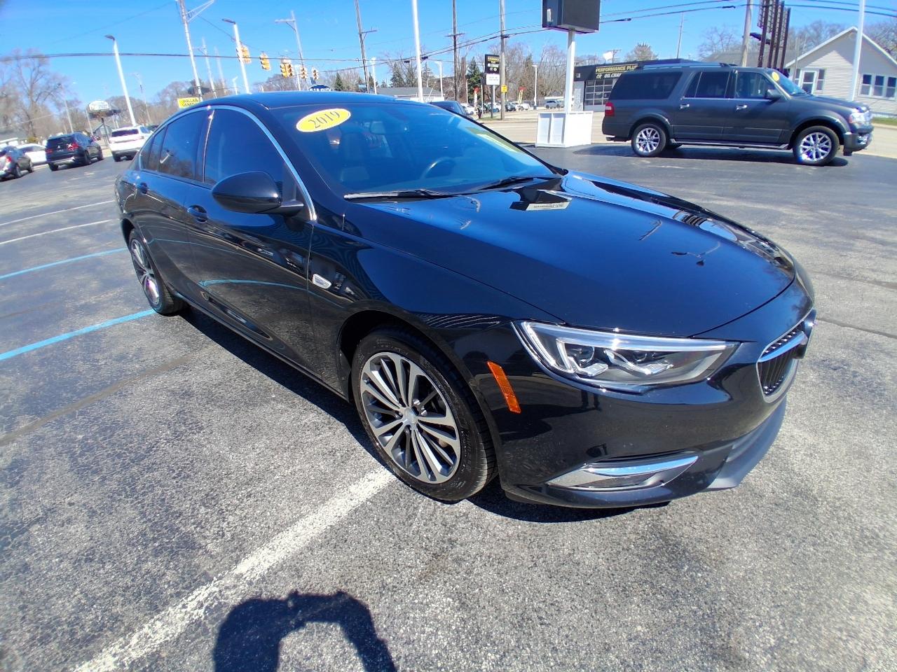 Buick Regal Sportback 4dr Sdn Essence AWD 2019