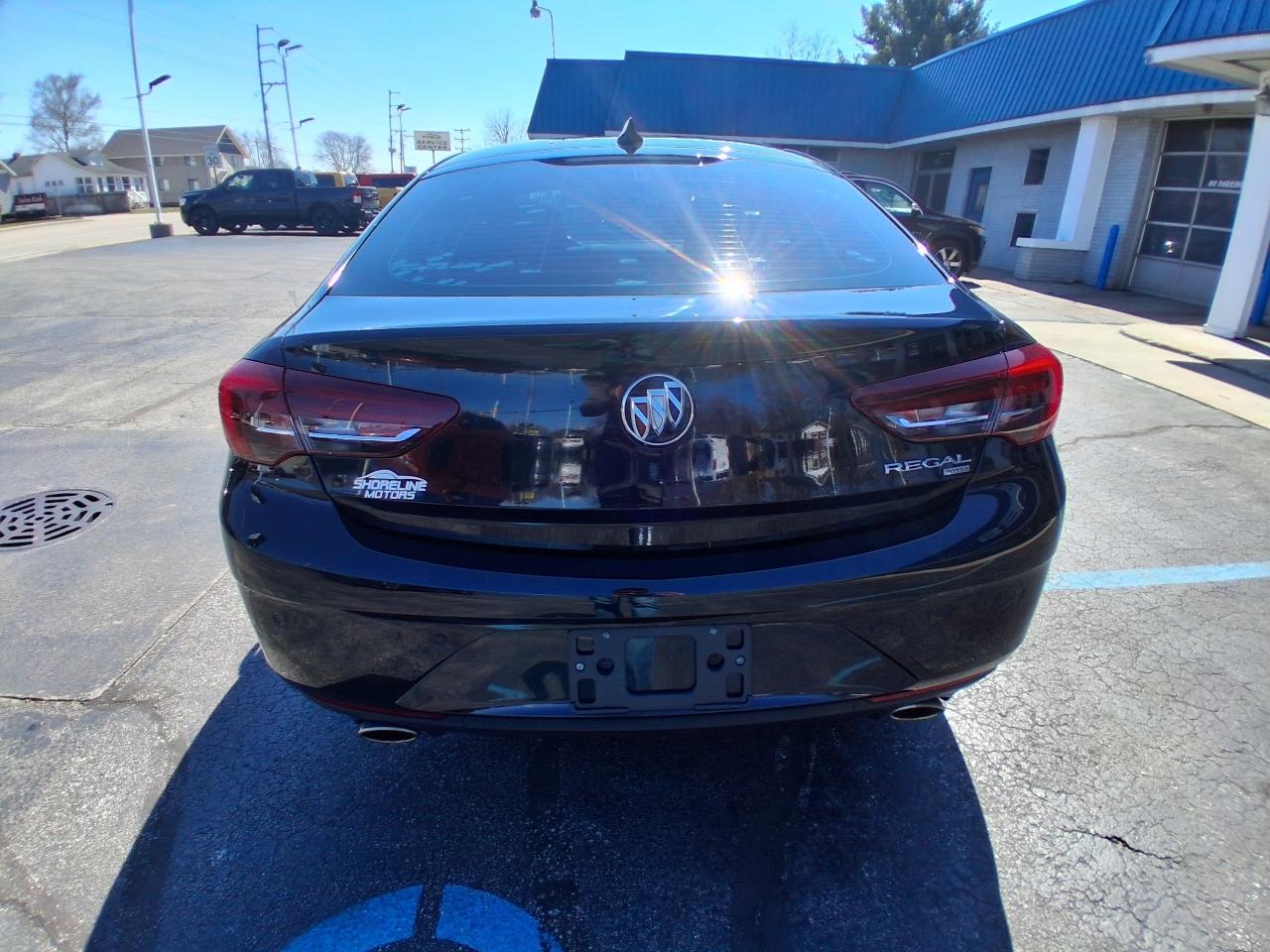 Buick Regal Sportback 4dr Sdn Essence AWD 2019
