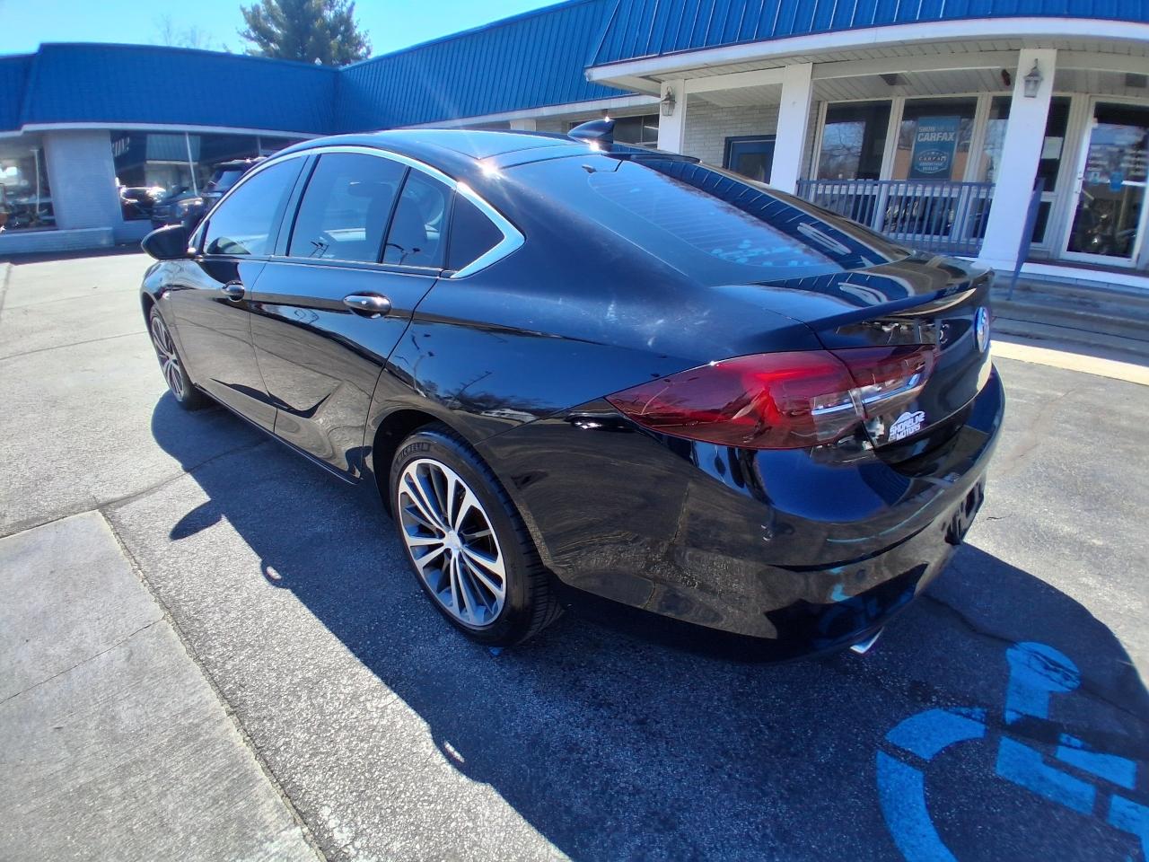 Buick Regal Sportback 4dr Sdn Essence AWD 2019