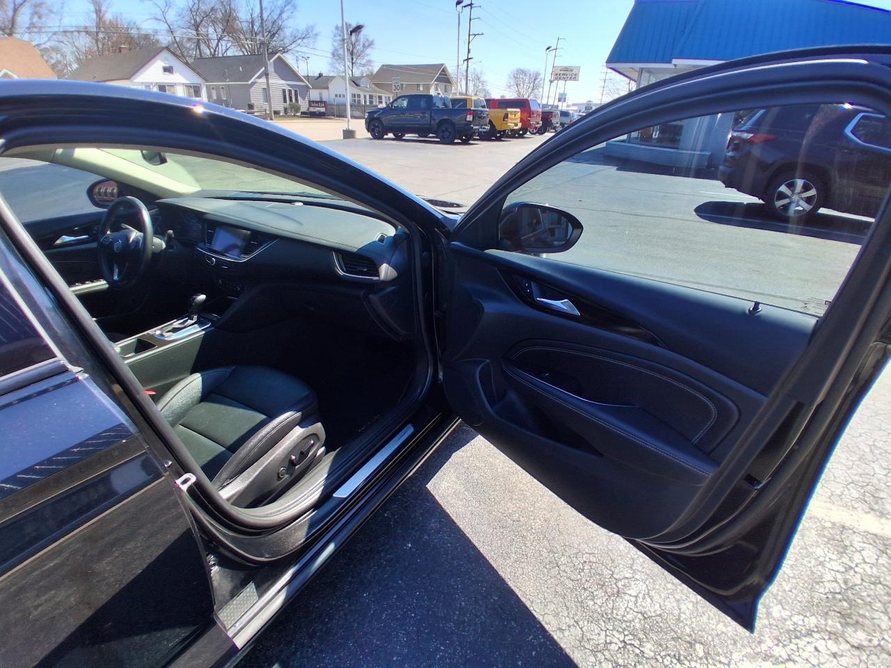 Buick Regal Sportback 4dr Sdn Essence AWD 2019