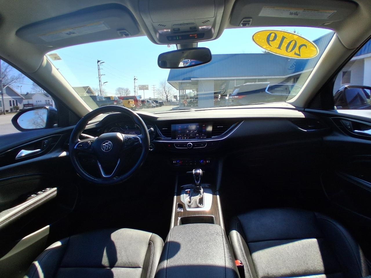 Buick Regal Sportback 4dr Sdn Essence AWD 2019