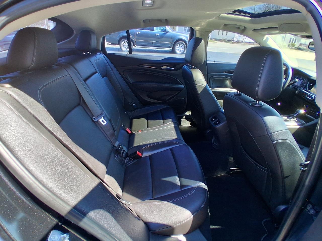 Buick Regal Sportback 4dr Sdn Essence AWD 2019