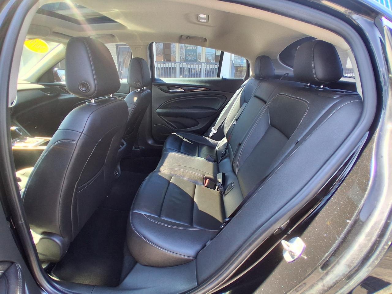 Buick Regal Sportback 4dr Sdn Essence AWD 2019