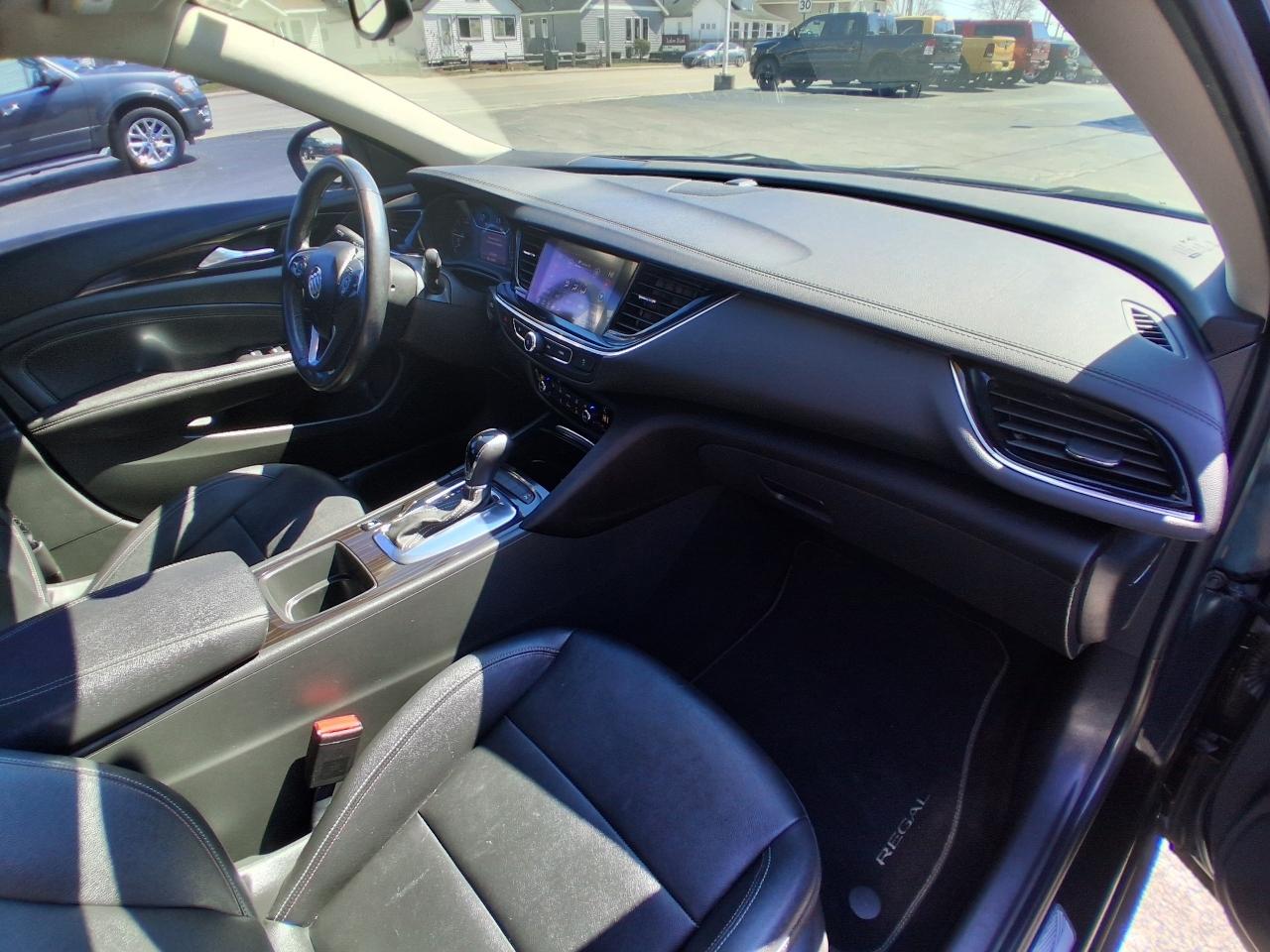 Buick Regal Sportback 4dr Sdn Essence AWD 2019