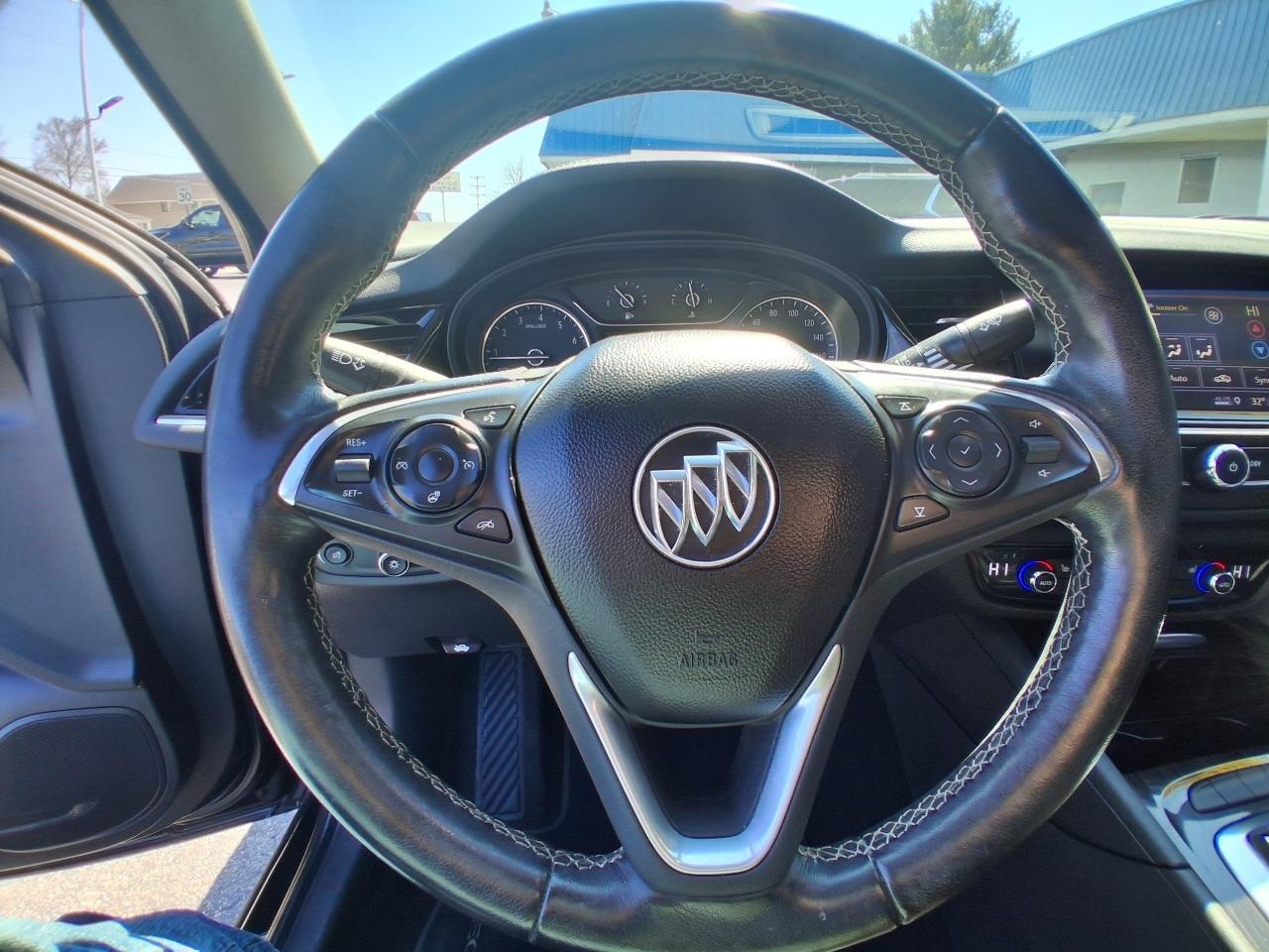 Buick Regal Sportback 4dr Sdn Essence AWD 2019