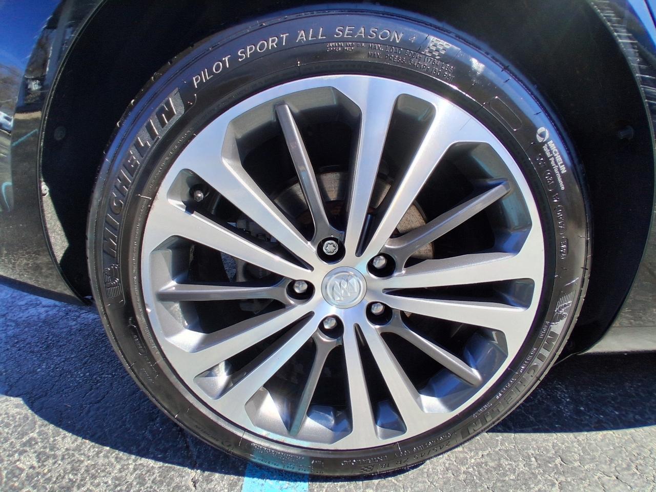 Buick Regal Sportback 4dr Sdn Essence AWD 2019