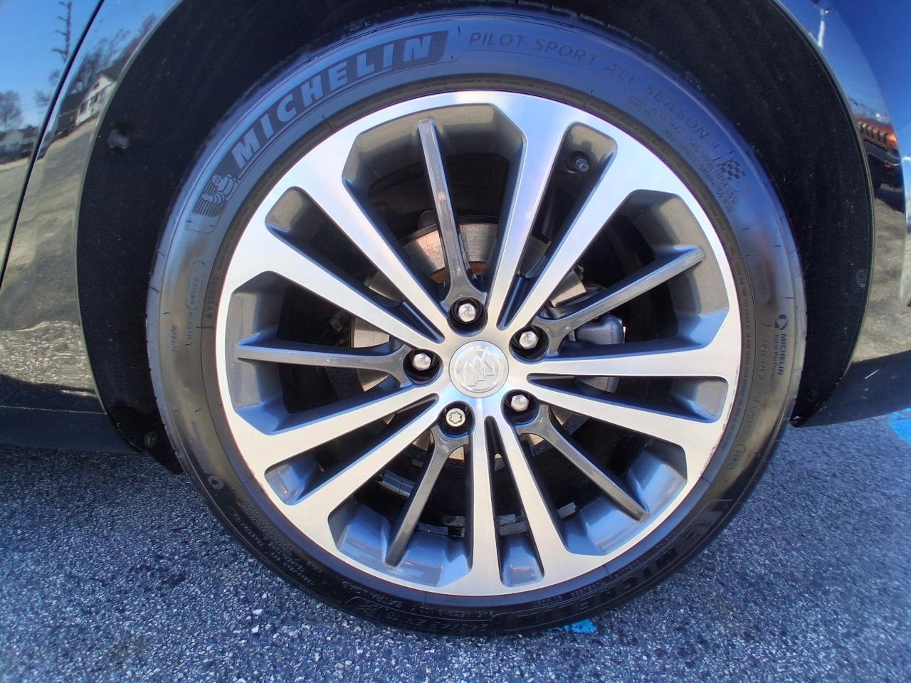 Buick Regal Sportback 4dr Sdn Essence AWD 2019