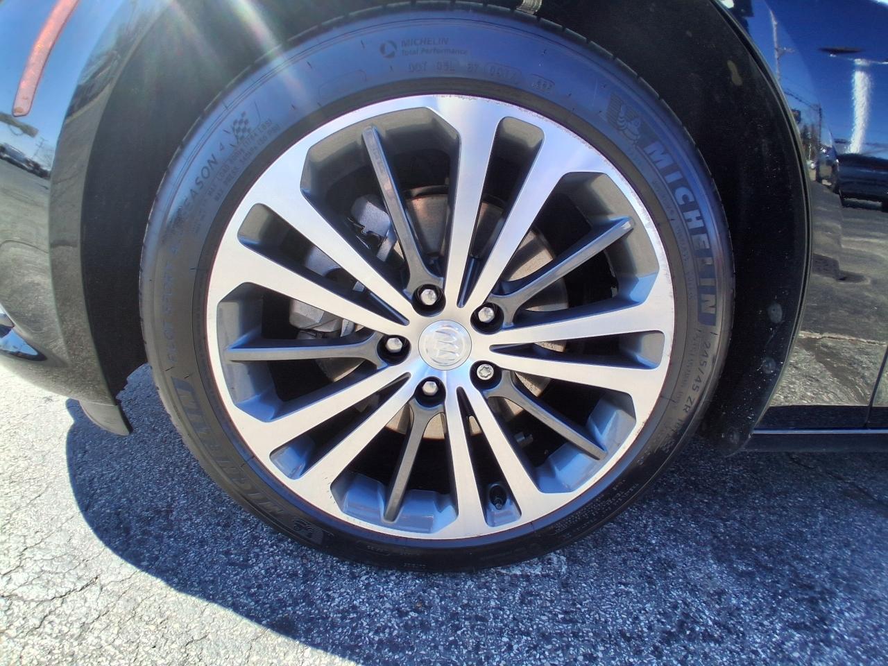 Buick Regal Sportback 4dr Sdn Essence AWD 2019