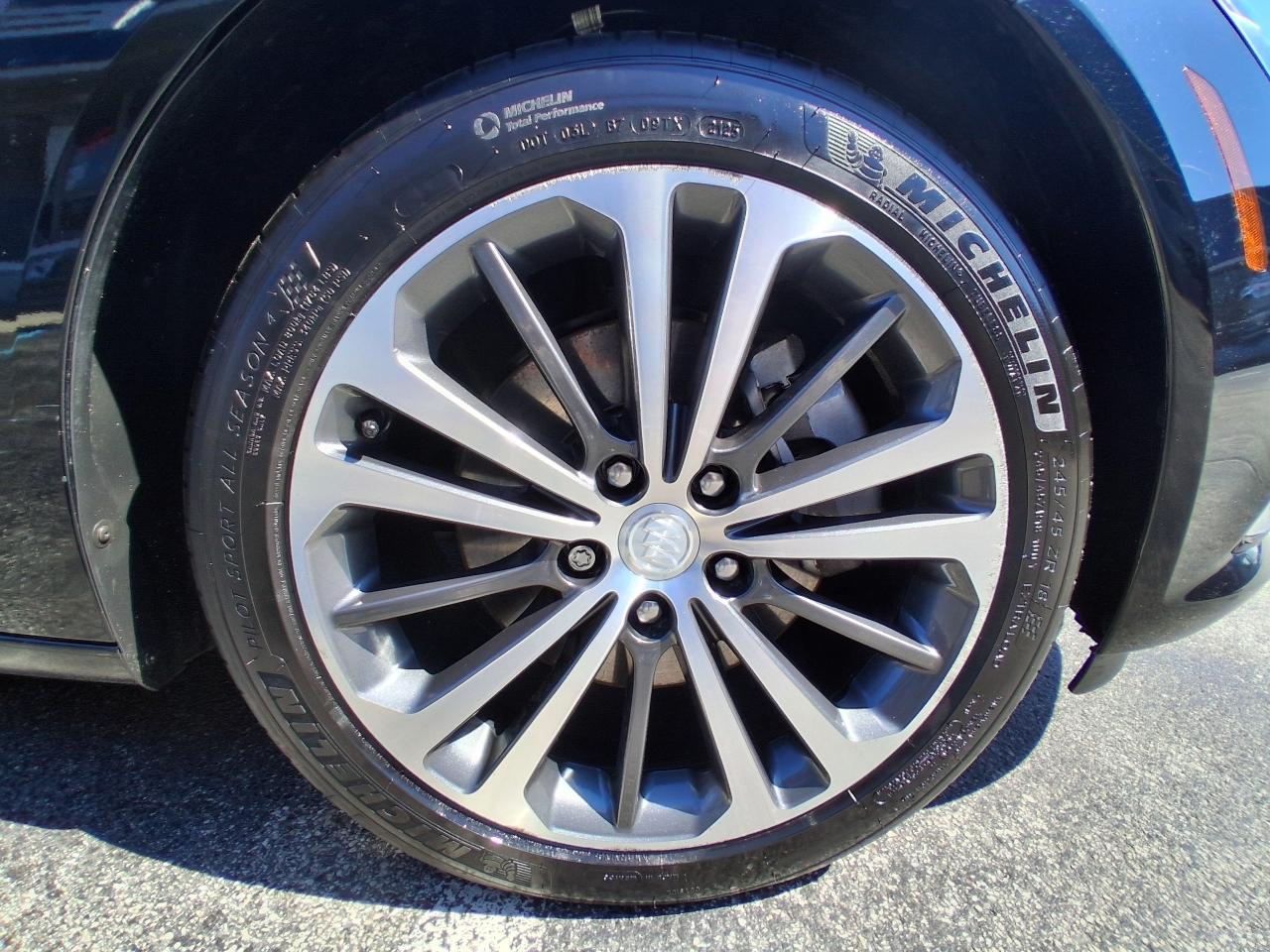 Buick Regal Sportback 4dr Sdn Essence AWD 2019