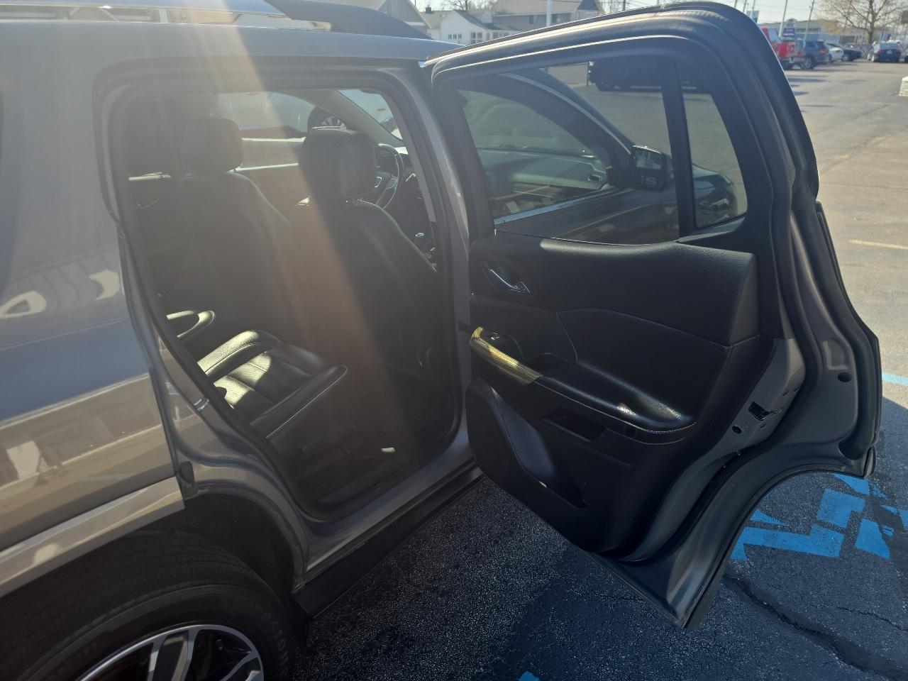 GMC Acadia AWD 4dr Denali 2019