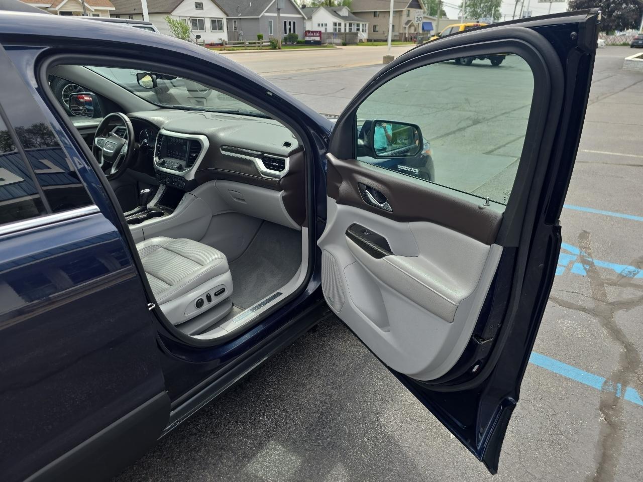 GMC Acadia AWD 4dr SLT w/SLT-2 2017