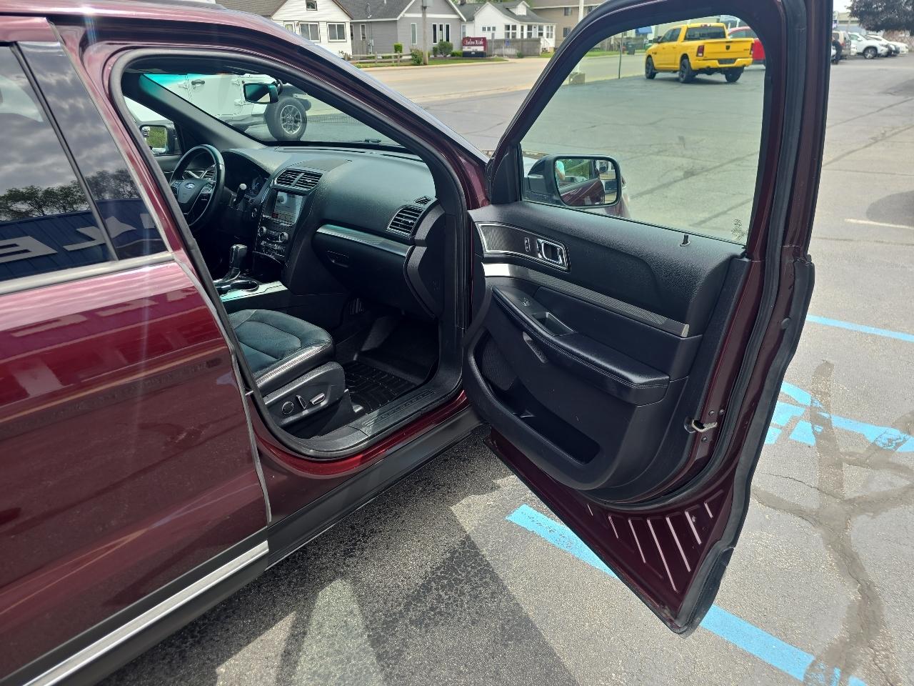 Ford Explorer 4dr XLT 4WD 2018