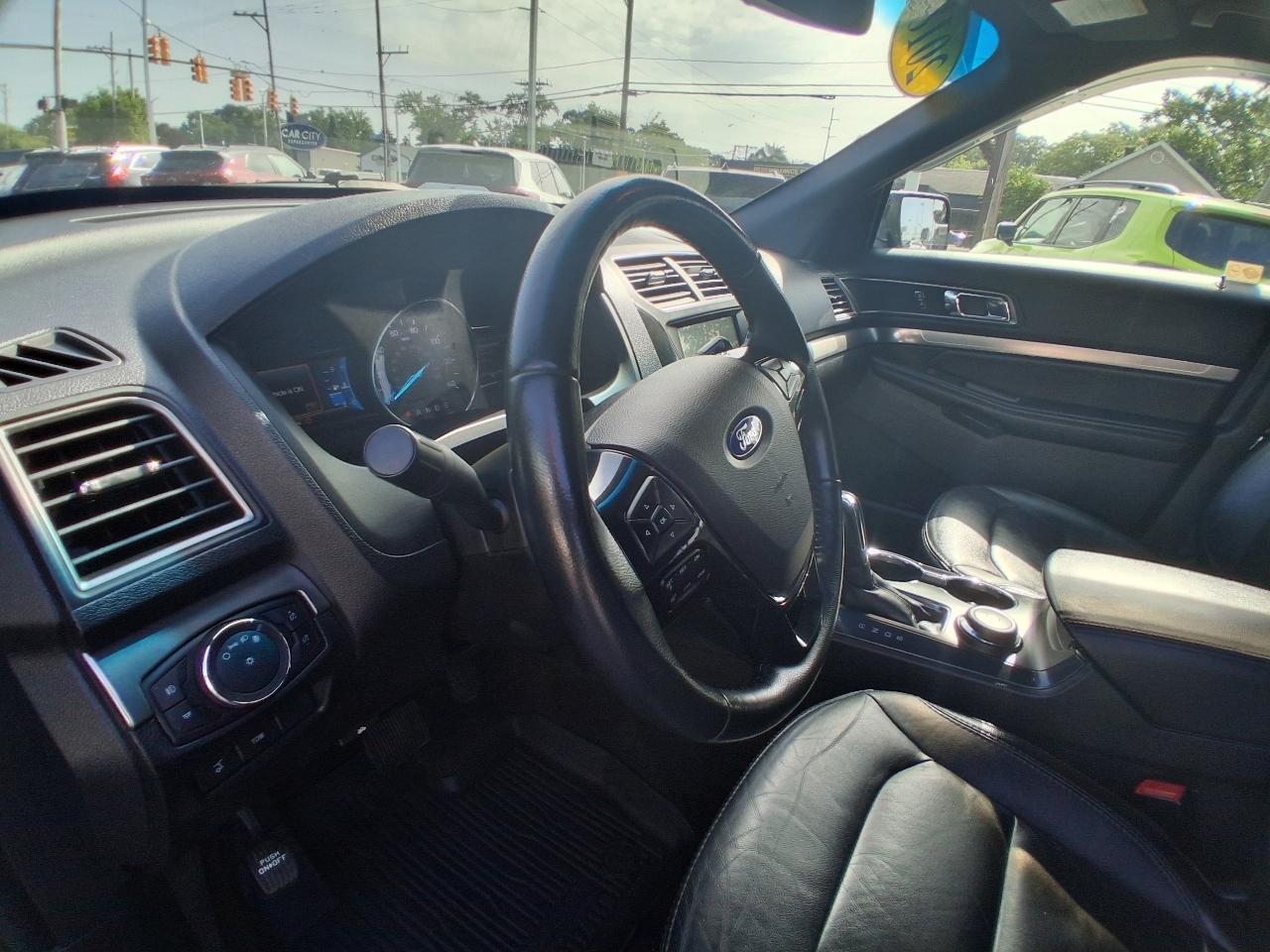 Ford Explorer XLT 4WD 2018