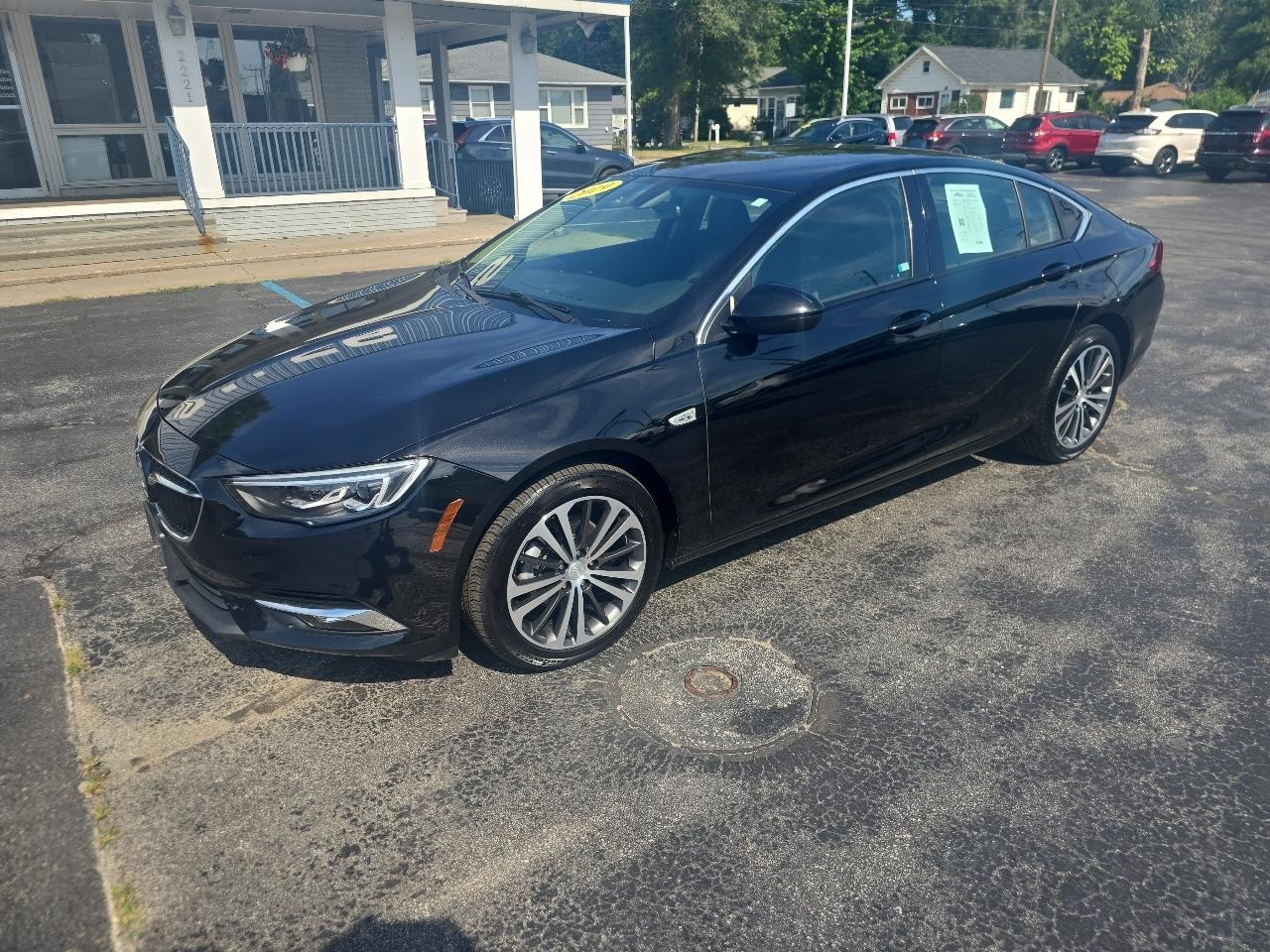 Buick Regal Sportback 4dr Sdn Essence FWD 2019