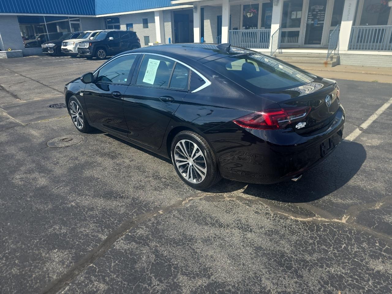 Buick Regal Sportback 4dr Sdn Essence FWD 2019