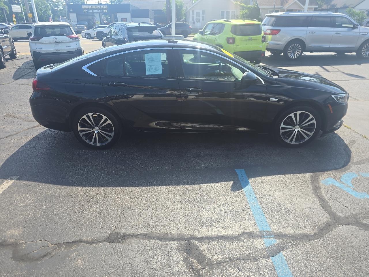 Buick Regal Sportback 4dr Sdn Essence FWD 2019