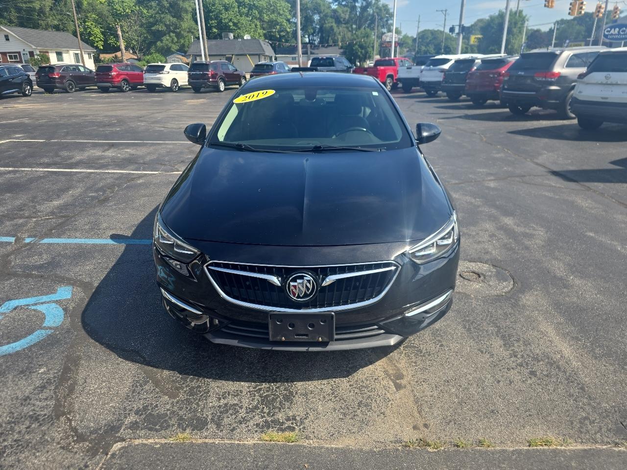 Buick Regal Sportback 4dr Sdn Essence FWD 2019