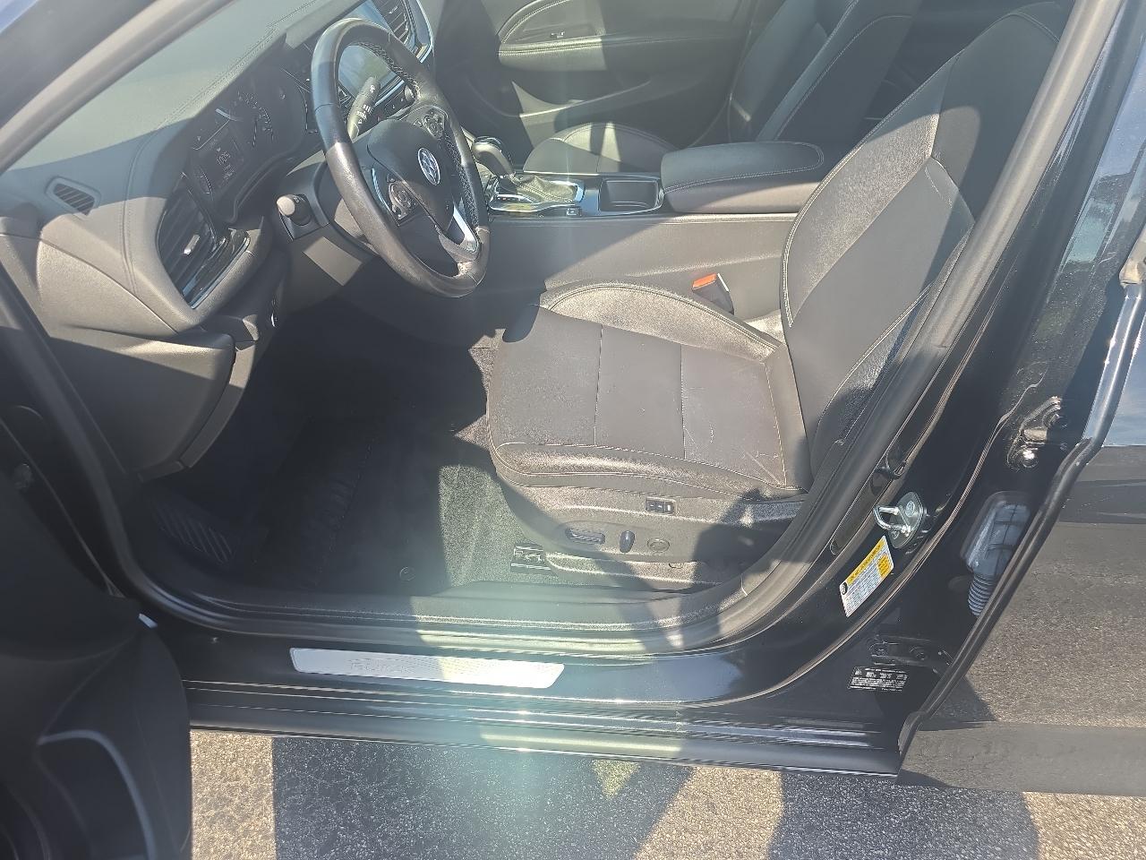 Buick Regal Sportback 4dr Sdn Essence FWD 2019