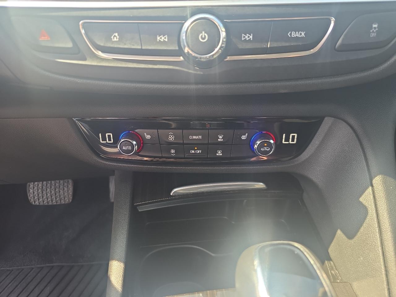 Buick Regal Sportback 4dr Sdn Essence FWD 2019
