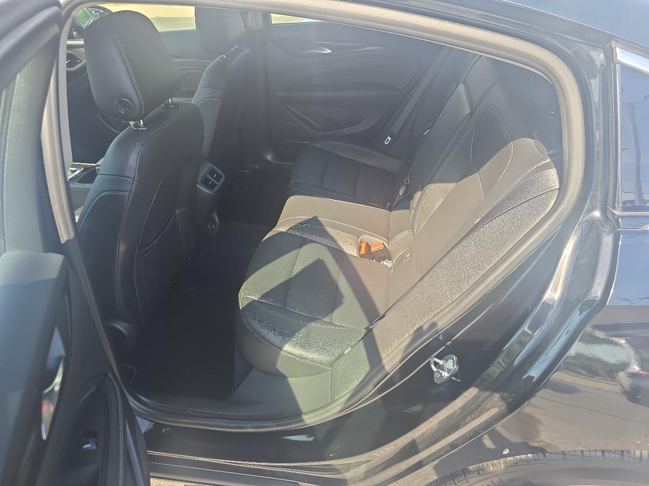 Buick Regal Sportback 4dr Sdn Essence FWD 2019