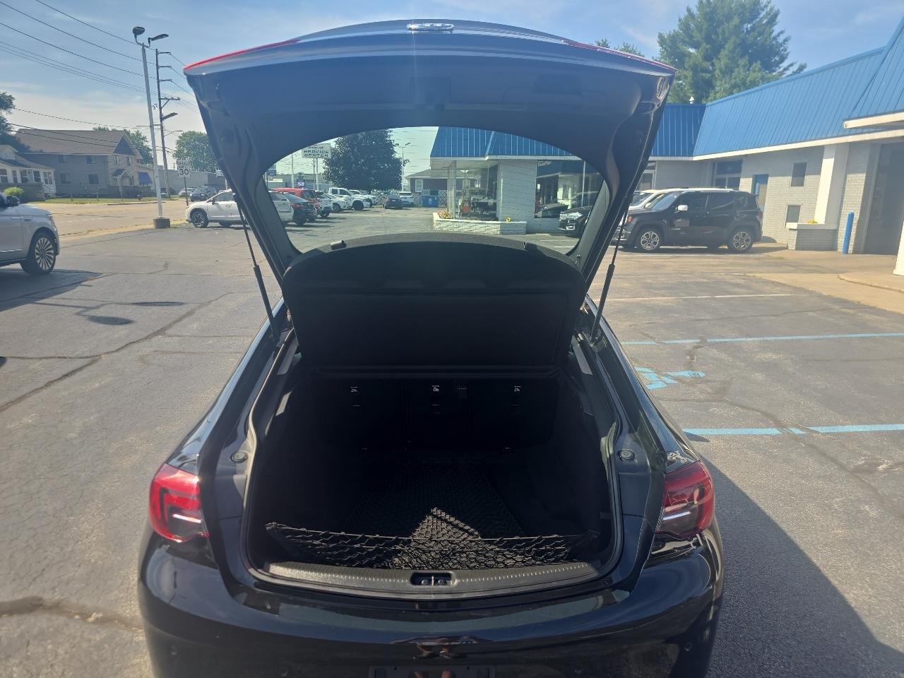 Buick Regal Sportback 4dr Sdn Essence FWD 2019