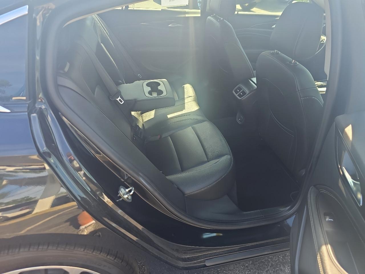 Buick Regal Sportback 4dr Sdn Essence FWD 2019