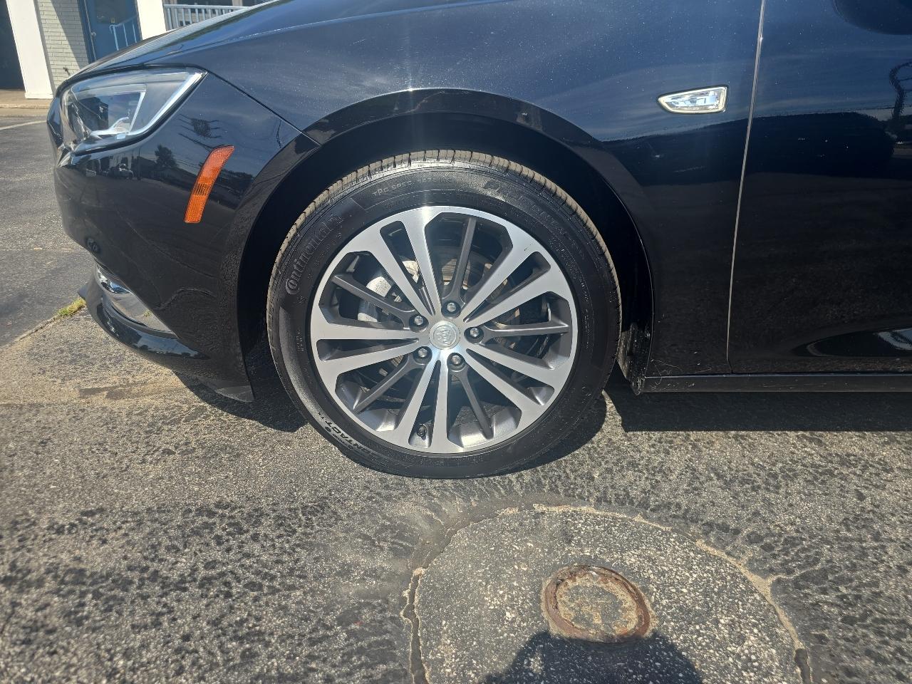 Buick Regal Sportback 4dr Sdn Essence FWD 2019