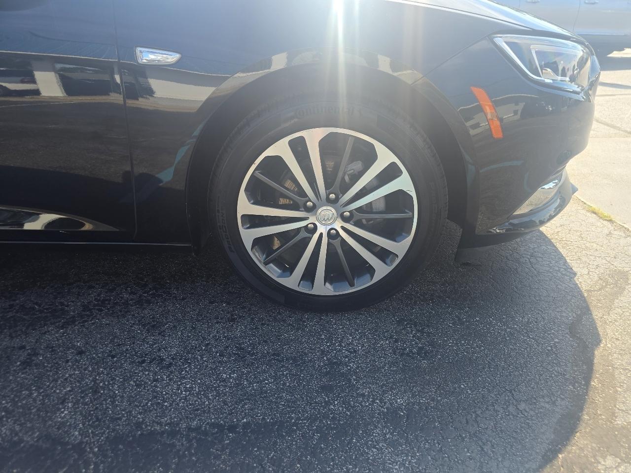 Buick Regal Sportback 4dr Sdn Essence FWD 2019
