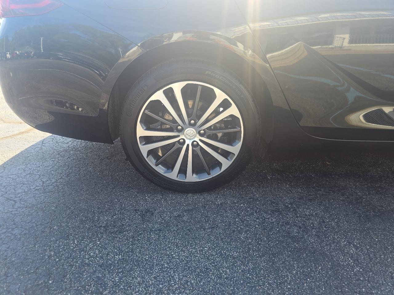 Buick Regal Sportback 4dr Sdn Essence FWD 2019