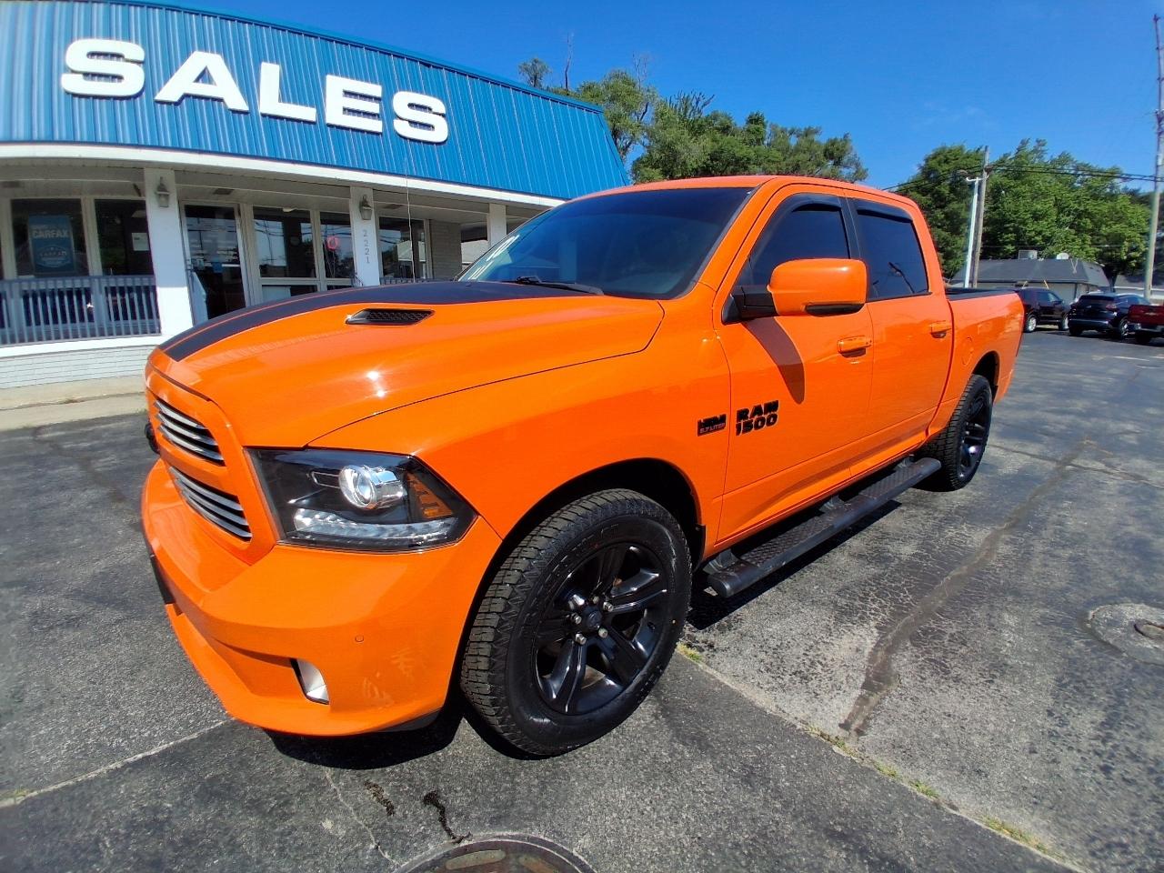 RAM 1500 4WD Crew Cab 140.5" Sport 2017