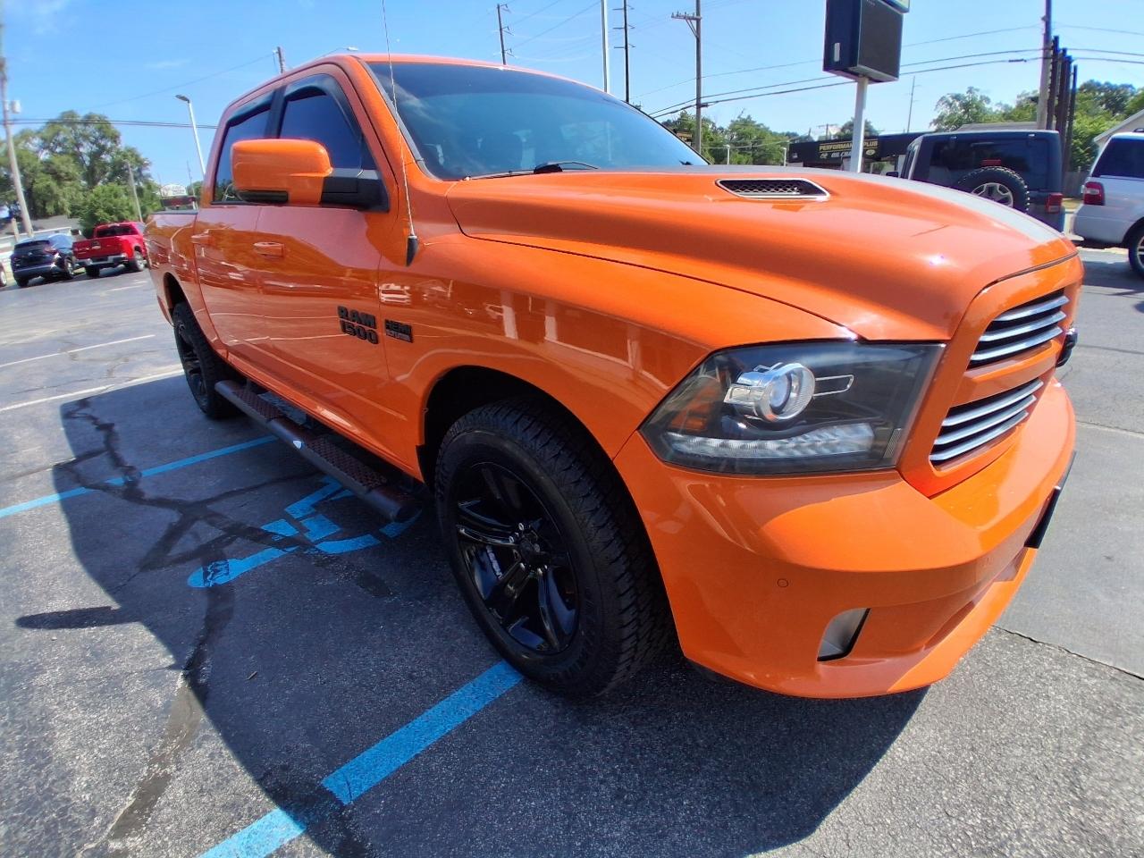 RAM 1500 4WD Crew Cab 140.5" Sport 2017