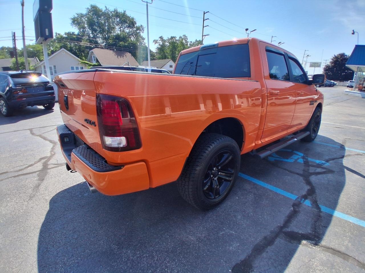 RAM 1500 4WD Crew Cab 140.5" Sport 2017
