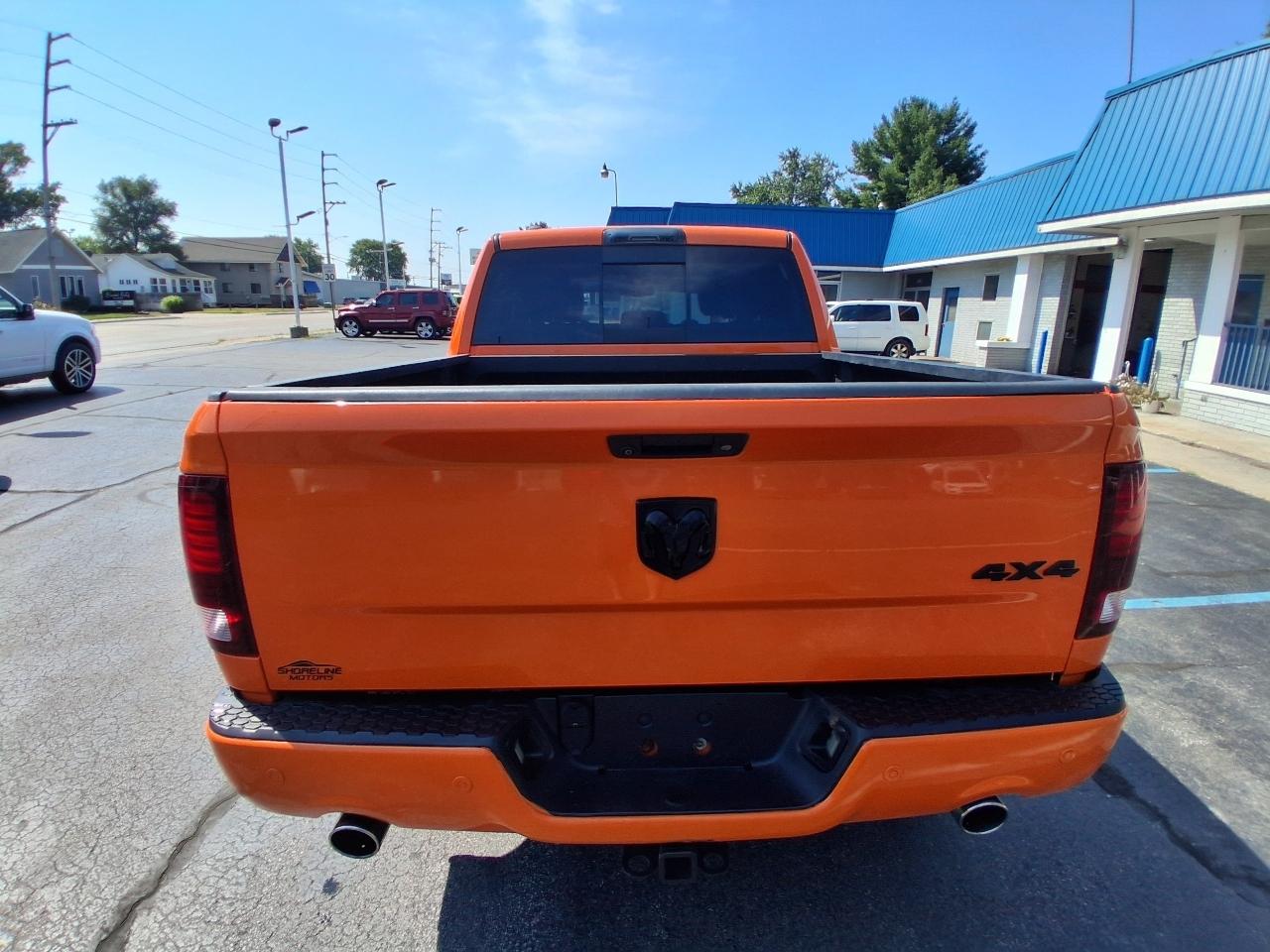 RAM 1500 4WD Crew Cab 140.5" Sport 2017