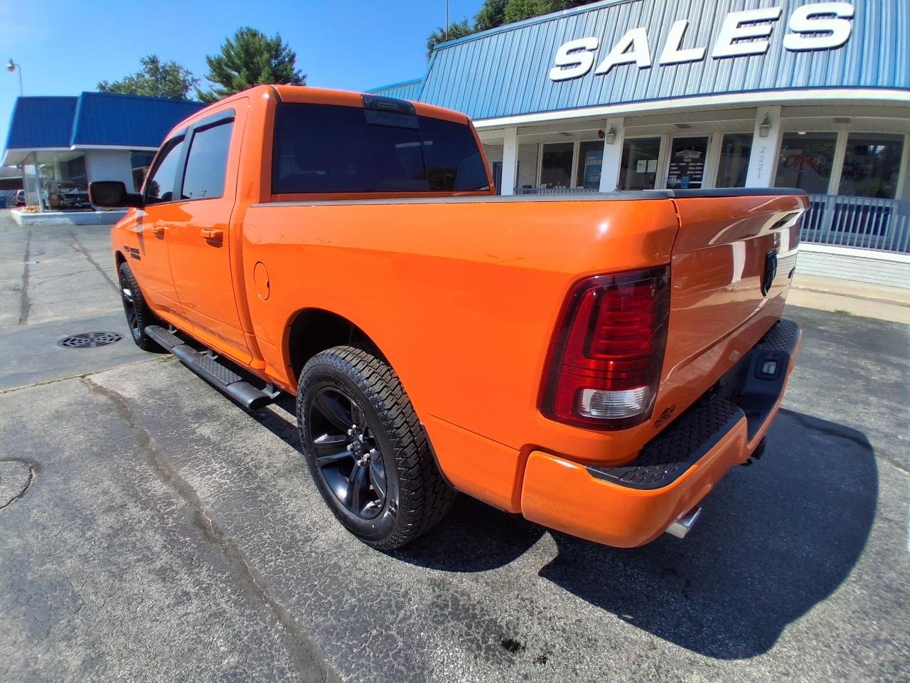 RAM 1500 4WD Crew Cab 140.5" Sport 2017